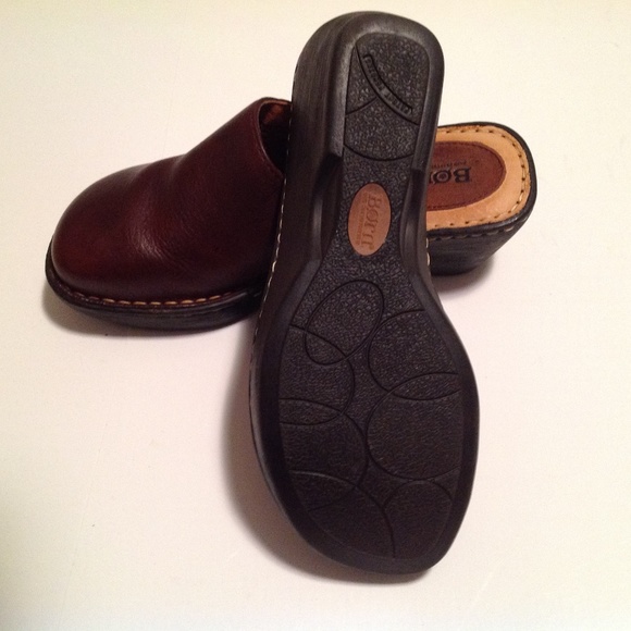 Born Shoes Born Womans Slides Brown Size 7 In Very Good